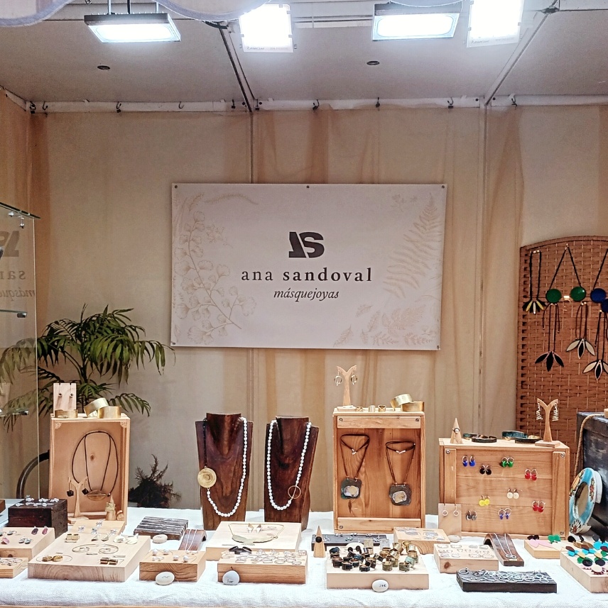 Vista del puesto de Ana Sandoval Joyas