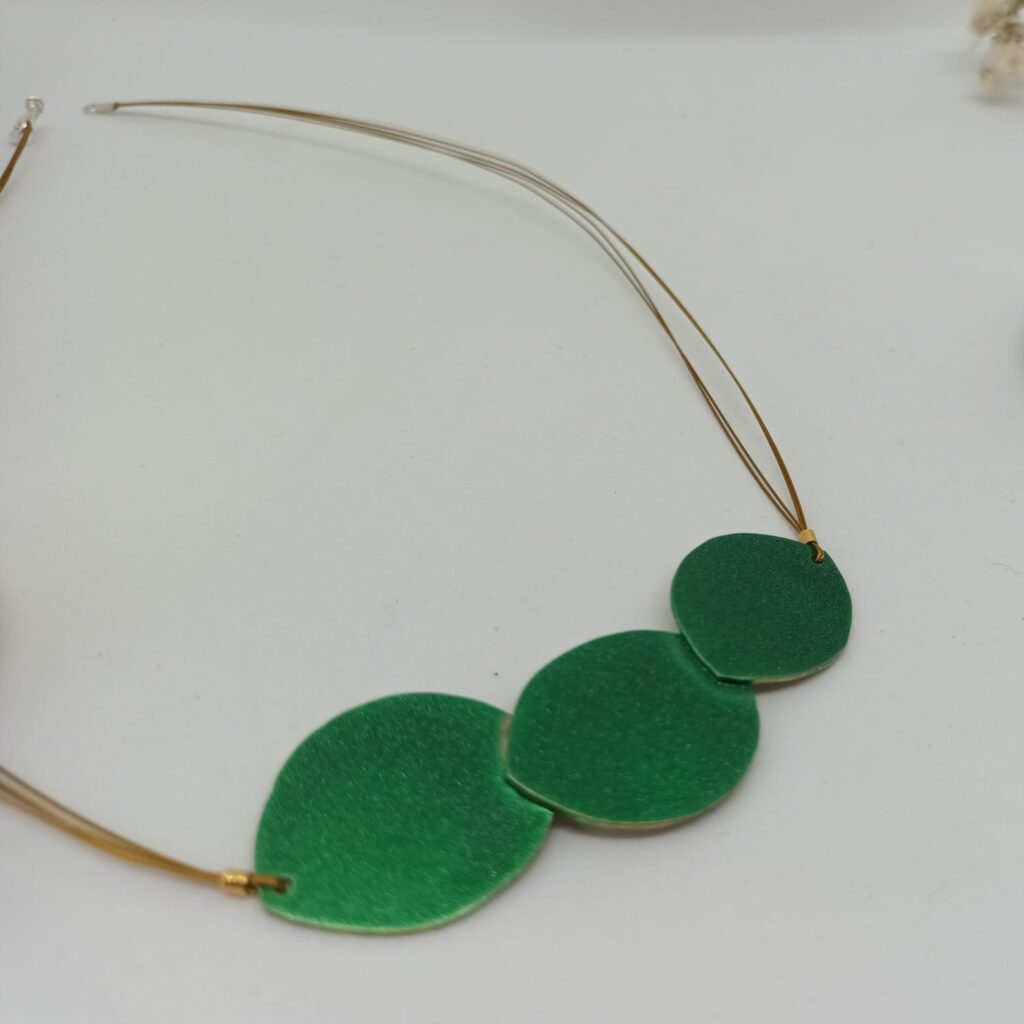 Collar Calder Color Esmeralda 2