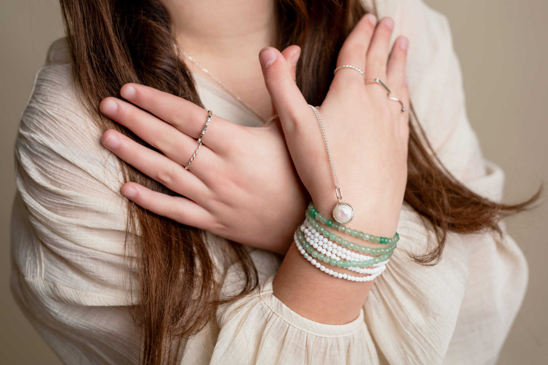 Pulseras y anillos
