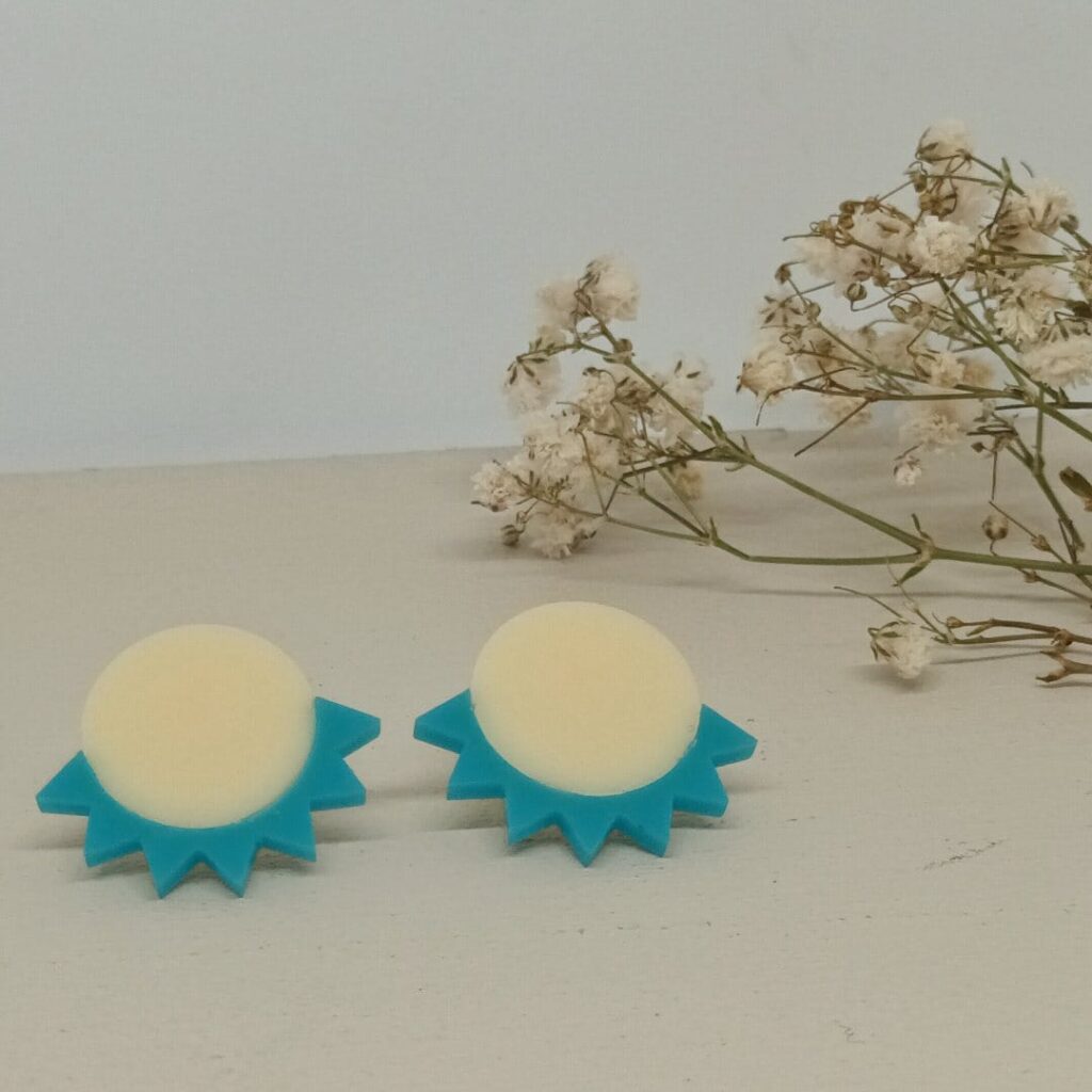 Pendientes Ojos en color hueso-azul
