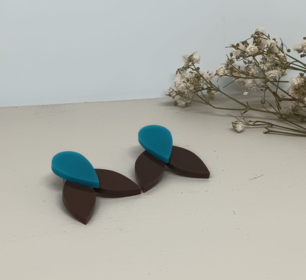Pendientes Pétalos en negro y azul