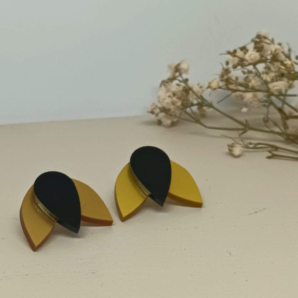 Pendientes Tulipán en colores dorado-negro.