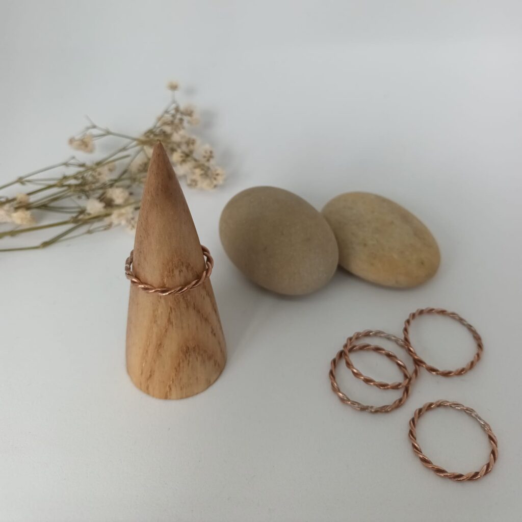 Anillo Entorchado realizado en cobre y plata de primera ley