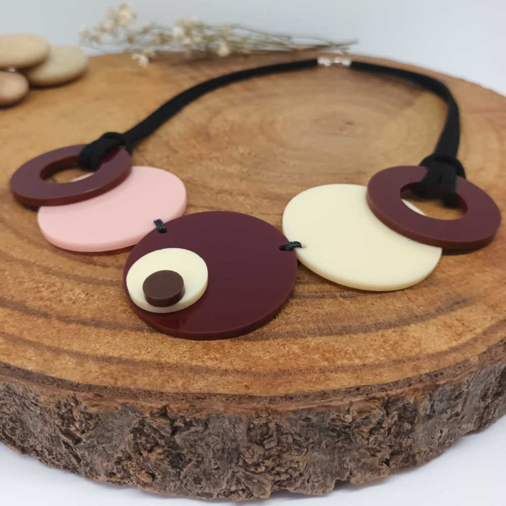 Collar Circle Berenjena de Ana Sandoval