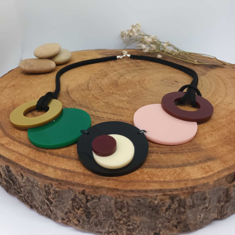 Collar Circle Negro 1 de Ana Sandoval