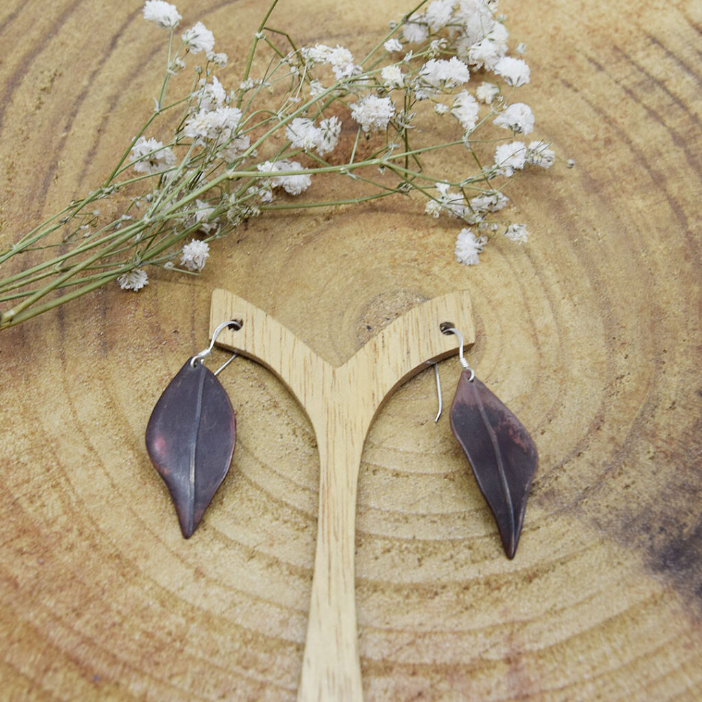 Pendientes Hoja en Cobre con pátina roja